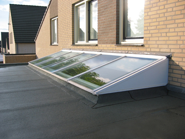 LDM LessenaarsDak tegen Muur